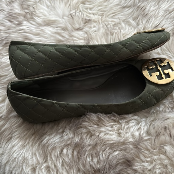 GUC Tory Birch Quilted Ballet Flats 9 - Picture 4 of 8